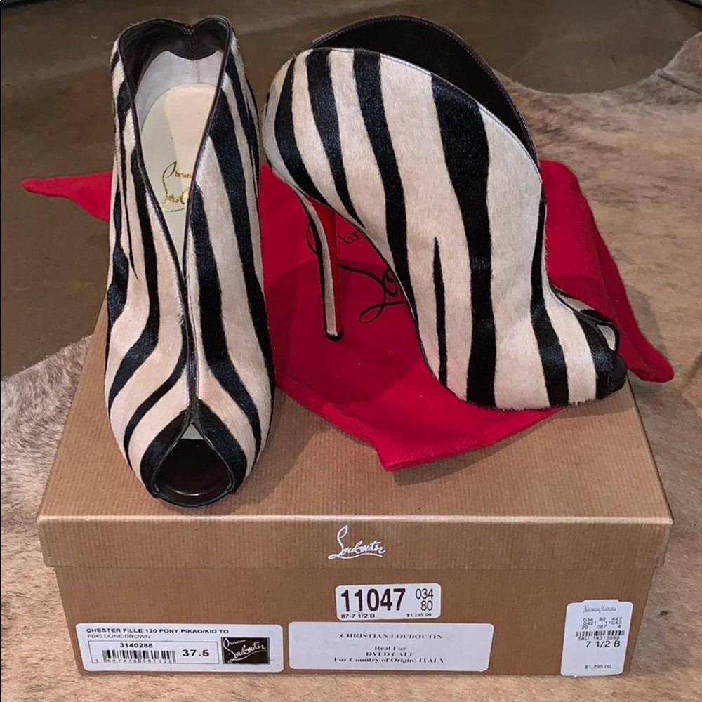 Christian Louboutin Chester Fille Pony Booties